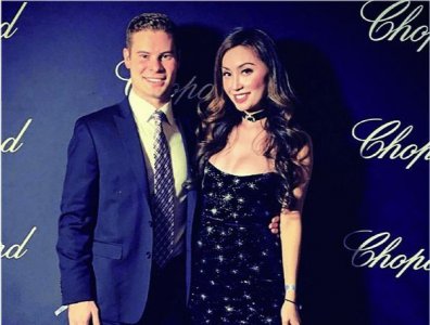 ​港媒揭秘赌王最美外孙女何锶珩未婚夫，文武双全家境优越不输何家