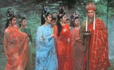 ​《西游记》盘丝洞露腰争议中的露点意外！