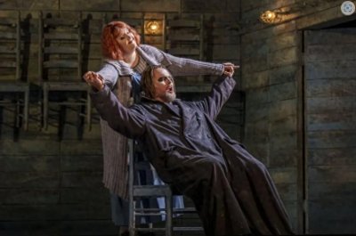 ​“飞翔的荷兰人”的壮丽恐怖故事在抒情歌剧院的盛大舞台上翱翔