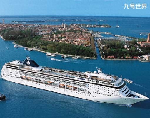 全球十大顶级邮轮,比泰坦尼克号长100米,人民币75亿建造!