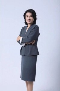 ​董明珠被撤职事件：格力传奇女王背后有怎样的曲折人生故事呢？