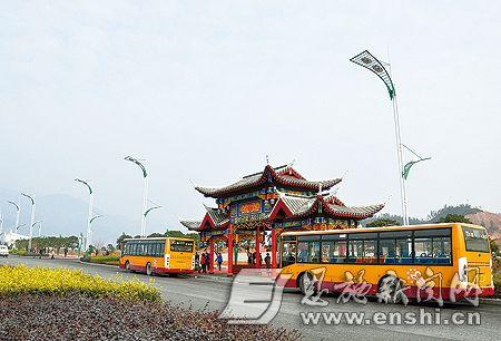 四、恩施市汽车南站：火车站步行前往鹤峰县杨柳坪镇。