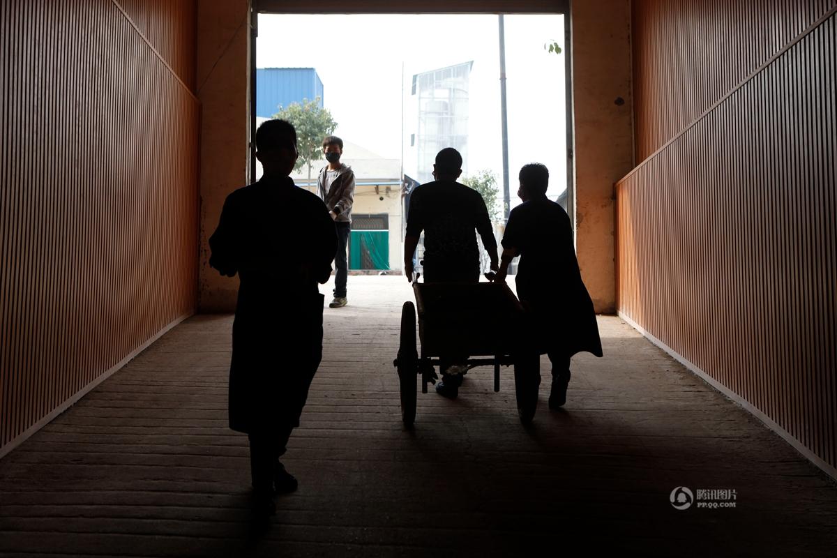 女孩子现在学啥手艺好：女生学什么手艺好呢?