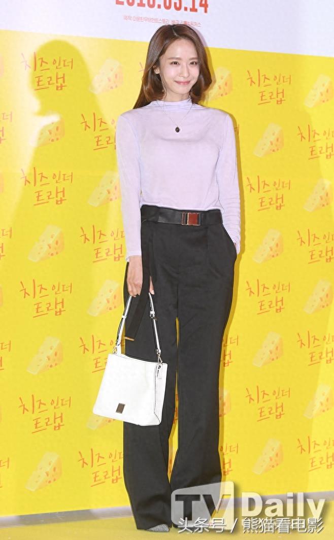 演员朴贞雅、吴妍书和刘仁英出席电影《奶酪陷阱》vip放映会