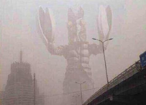 世界上有人拍到奥特曼现身 这种的配图都是低像素