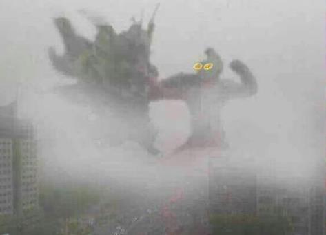 世界上有人拍到奥特曼现身 这种的配图都是低像素