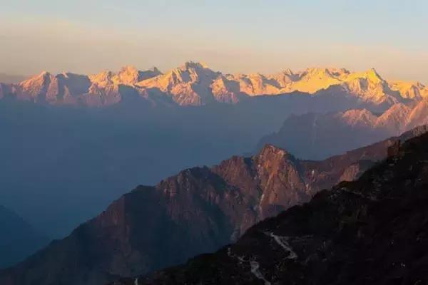 这个刷爆四川朋友圈的浮云牧场究竟有何魅力，比牛背山还要惊艳