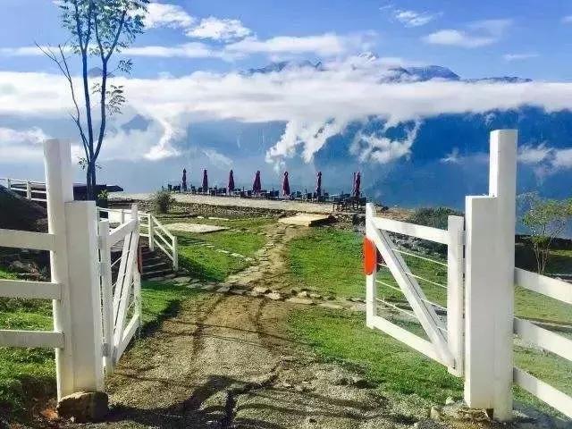 这个刷爆四川朋友圈的浮云牧场究竟有何魅力，比牛背山还要惊艳