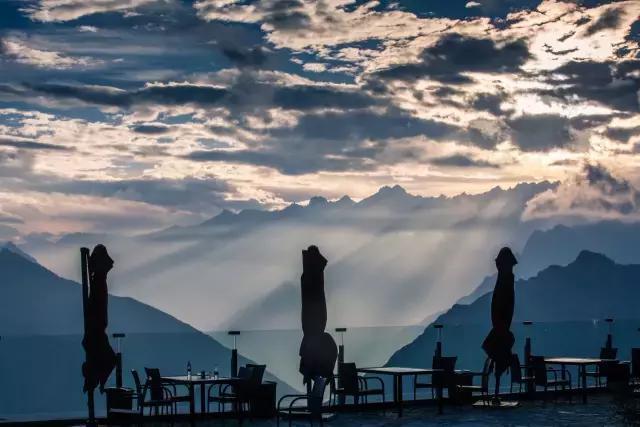 这个刷爆四川朋友圈的浮云牧场究竟有何魅力，比牛背山还要惊艳