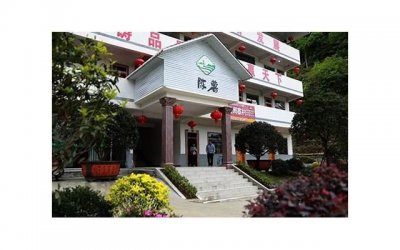 ​未交物业费，朋友将被起诉，听了她的诉苦，觉得拖欠情有可原！