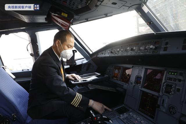 民航英雄机长刘传健事迹简介 英雄机长刘传健(2)