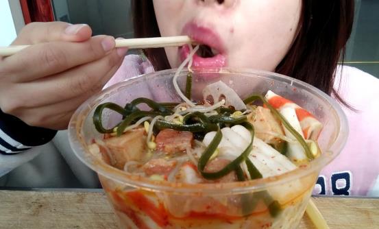 大学附近开啥“小吃店”最火不妨考虑这4种，最受学生欢迎！