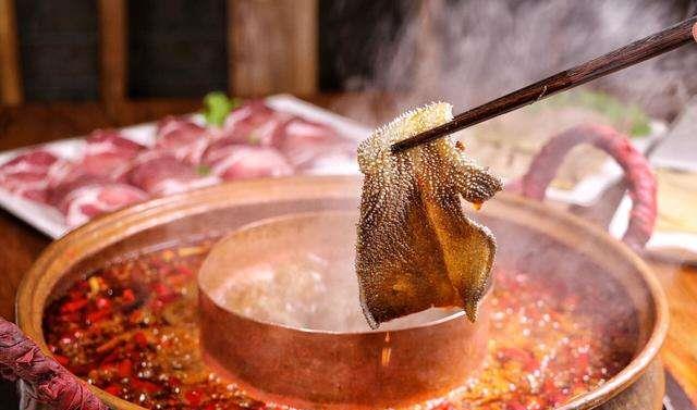 大学附近开啥“小吃店”最火不妨考虑这4种，最受学生欢迎！