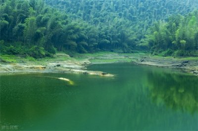 ​被誉为“梦幻山水世界”的僰王山，曾被称为“石头大寨”