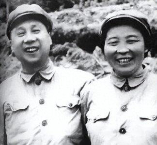 ​1935年，李贞与甘泗淇结婚，前夫张启龙发来祝贺：愿你们白头偕老