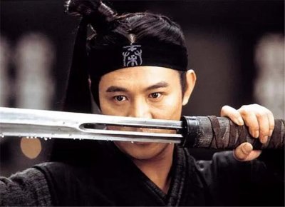 ​1987年一部合拍动作片，导演亲自当替身被火烧，女主角长相惊艳