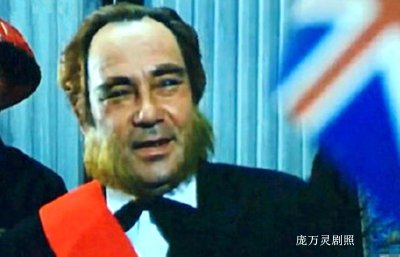 ​《奇袭》中，美军上校长着一副外国人面孔，难道他真的是外国人吗