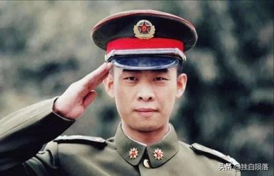 ​超越世俗的爱情故事，希斯莱杰主演，李安的《断背山》值得你一看