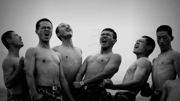 真正男子汉教官现状:王威光荣退役,而他在维和任务时不幸去世!